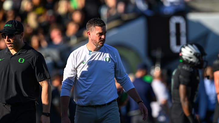 Oct 12, 2024; Eugene, Oregon, USA; Oregon Ducks head coach Dan Lanning during team warmups before the game against the Ohio State Buckeyes at Autzen Stadium. Oct 12, 2024; Eugene, Oregon, USA; Oregon Ducks head coach Dan Lanning during team warmups before the game against the Ohio State Buckeyes at Autzen Stadium.
