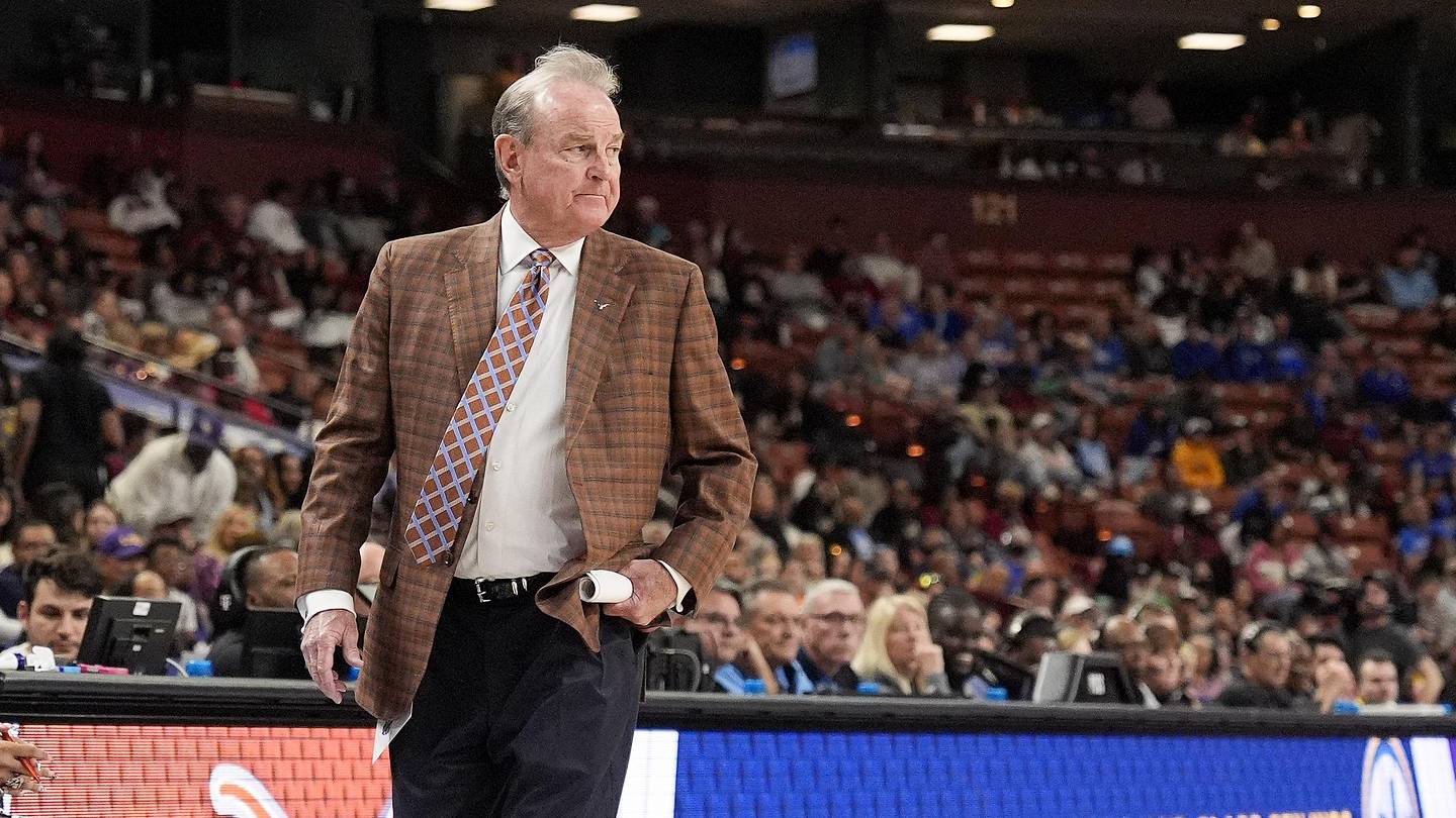 Texas Coach Had Heartfelt Promise to Student Reporters Who Drove 16 ...