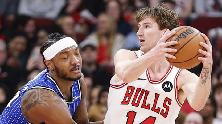 Jan 2, 2026; Chicago, Illinois, USA; Orlando Magic center Wendell Carter Jr. (34) defends against Chicago Bulls forward Matas Buzelis (14) during the second half at United Center. Mandatory Credit: Kamil Krzaczynski-Imagn Images