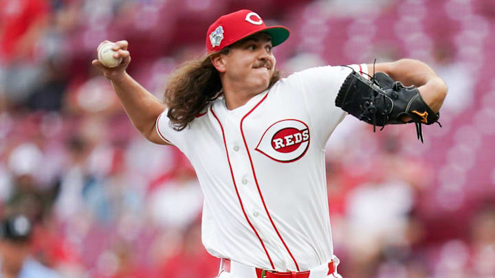 Cincinnati Reds pitcher Rhett Lowder (42) delivers a pitch