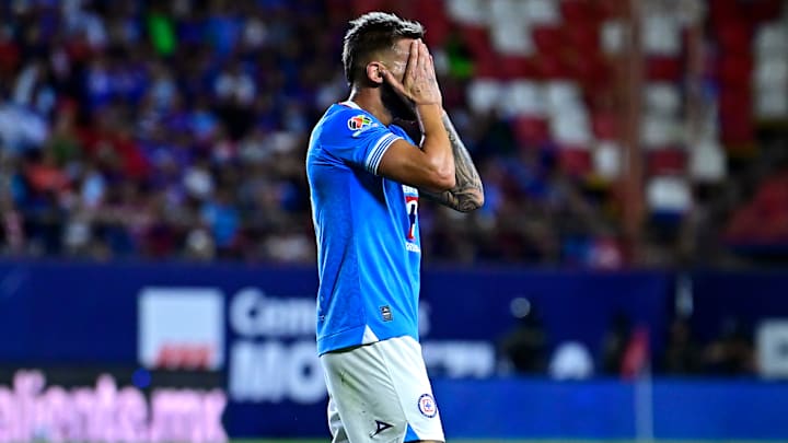 El defensa argentino Gonzalo Piovi fue expulsado ante San Luis por una tonta patada sobre Benjamín Galdames