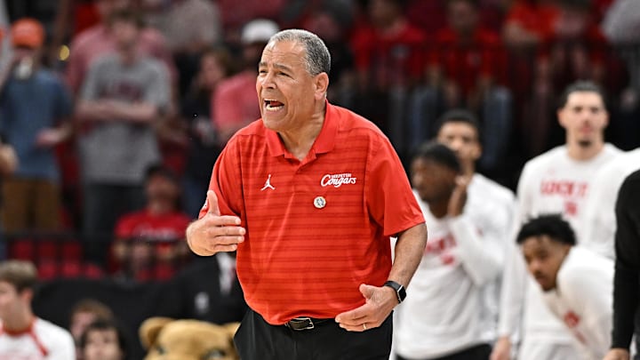 Houston Cougars head coach Kelvin Sampson reacts against the Illinois Fighting Illini in the second half during a Sweet Sixteen.