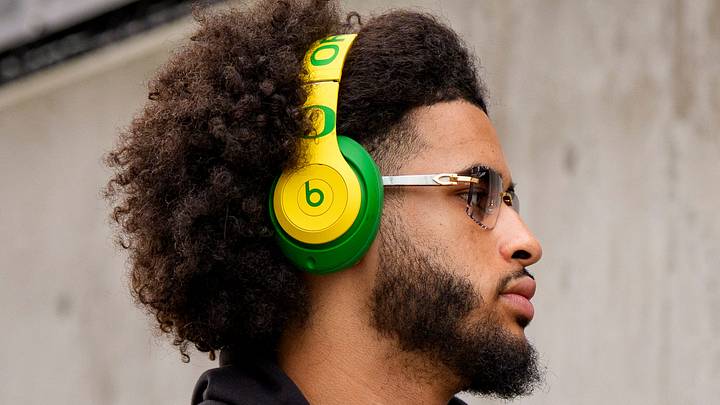 Oregon quarterback Dante Moore arrives at the field as the Oregon Ducks take on the Washington Huskies on Nov. 29, 2025, at Husky Stadium in Seattle, Washington Oregon quarterback Dante Moore arrives at the field as the Oregon Ducks take on the Washington Huskies on Nov. 29, 2025, at Husky Stadium in Seattle, Washington