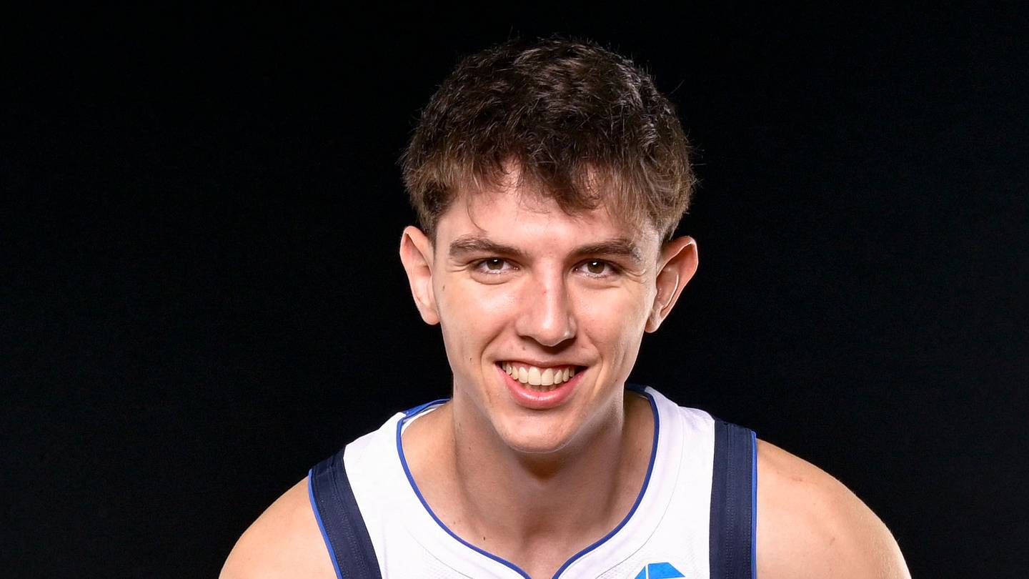 Sergio De Larrea is already putting Mavericks' backup point guard debate to bed