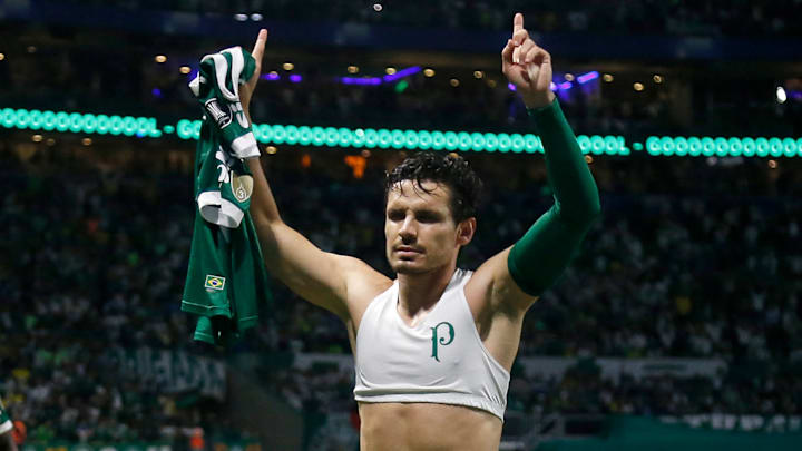 Raphael Veiga foi bicampeão brasileiro em 2022 e 2023