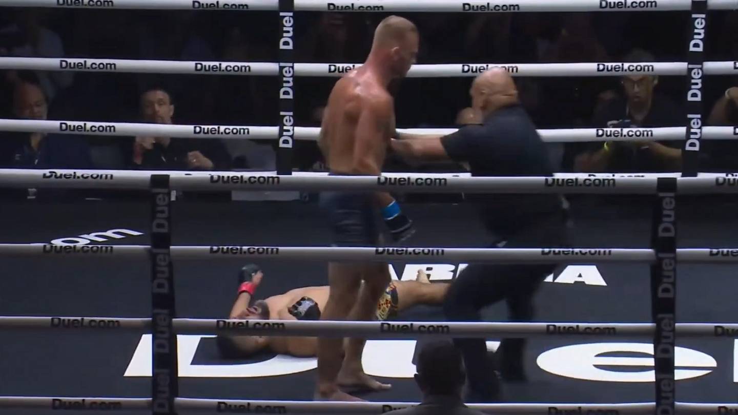 Mike Perry suffers early injury in Duel Arena 1 fight