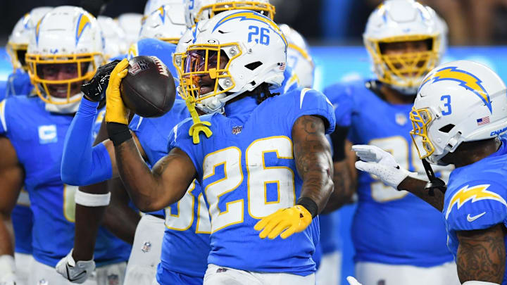 Oct 29, 2023; Inglewood, California, USA; Los Angeles Chargers cornerback Asante Samuel Jr. (26) celebrates with other teammates after Chicago Bears failed attempt on fourth down during third quarter at SoFi Stadium. Mandatory Credit: Jonathan Hui-Imagn Images Oct 29, 2023; Inglewood, California, USA; Los Angeles Chargers cornerback Asante Samuel Jr. (26) celebrates with other teammates after Chicago Bears failed attempt on fourth down during third quarter at SoFi Stadium. Mandatory Credit: Jonathan Hui-Imagn Images