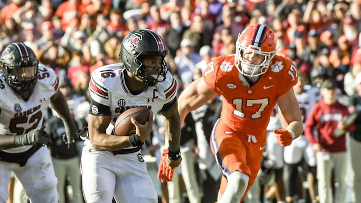 South Carolina quarterback LaNorris Sellers scores the winning touchdown against Clemson during the fourth quarter.