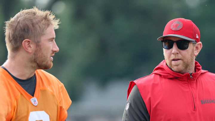 Jul 25, 2024; Tampa, FL, USA; Tampa Bay Buccaneers offensive coordinator Liam Coen and quarterback Kyle Trask (2) during training camp at AdventHealth Training Center. Mandatory Credit: Kim Klement Neitzel-Imagn Images Jul 25, 2024; Tampa, FL, USA; Tampa Bay Buccaneers offensive coordinator Liam Coen and quarterback Kyle Trask (2) during training camp at AdventHealth Training Center. Mandatory Credit: Kim Klement Neitzel-Imagn Images