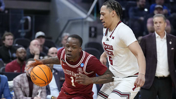 Arkansas Razorbacks guard Johnell Davis (1) drives to the basket past Texas Tech Red Raiders forward Darrion Williams (5) during the second half during a West Regional semifinal of the 2025 NCAA tournament at Chase Center