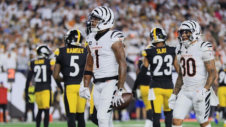 Oct 16, 2025; Cincinnati, Ohio, USA; Cincinnati Bengals wide receiver Ja'Marr Chase (1) acknowledges the crowd with running back Chase Brown (30) after scoring a touchdown against the Pittsburgh Steelers during the second quarter at Paycor Stadium. Mandatory Credit: Katie Stratman-Imagn Images Oct 16, 2025; Cincinnati, Ohio, USA; Cincinnati Bengals wide receiver Ja'Marr Chase (1) acknowledges the crowd with running back Chase Brown (30) after scoring a touchdown against the Pittsburgh Steelers during the second quarter at Paycor Stadium. Mandatory Credit: Katie Stratman-Imagn Images