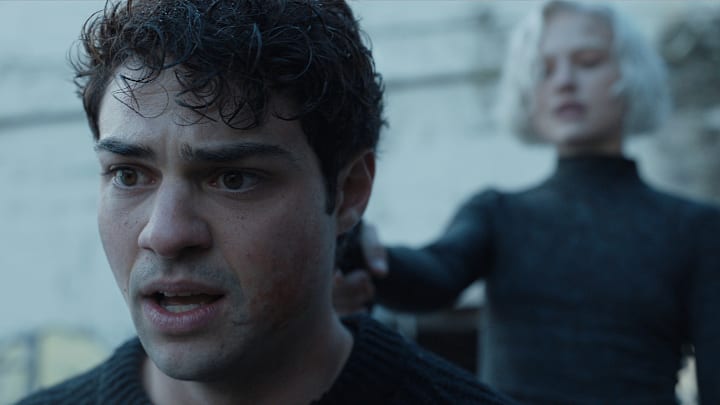The Recruit. (L to R) Noah Centineo as Owen Hendricks, Maddie Hasson as Nichika Lashin in Episode 201 of The Recruit. Cr. Courtesy of Netflix © 2024