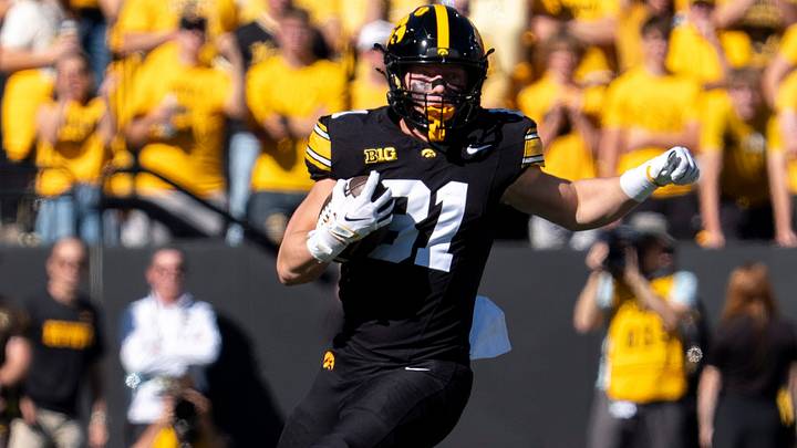 Iowa Hawkeyes tight end DJ Vonnahme (81) runs with the ball during a Big Ten college football game against the Ohio State Buckeyes Oct. 3, 2026 at Kinnick Stadium in Iowa City, Iowa. Iowa Hawkeyes tight end DJ Vonnahme (81) runs with the ball during a Big Ten college football game against the Ohio State Buckeyes Oct. 3, 2026 at Kinnick Stadium in Iowa City, Iowa.