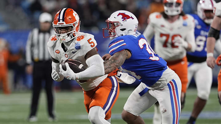 Dec 7, 2024; Charlotte, NC, USA; Clemson Tigers tight end Josh Sapp (5) is tackled by Southern Methodist Mustangs linebacker Ahmad Walker (34) during the third quarter in the 2024 ACC Championship game at Bank of America Stadium. Mandatory Credit: Jim Dedmon-Imagn Images