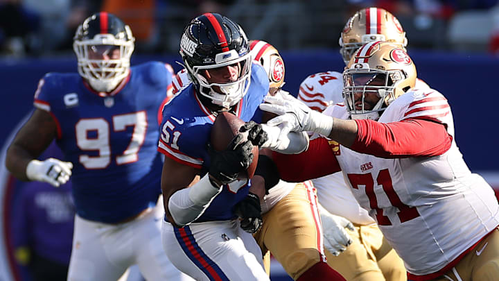 San Francisco 49ers left tackle Trent Williams (71) tries grabbing New York Giants linebacker Abdul Carter (51)