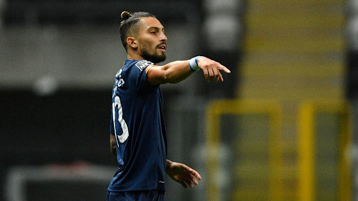 Alex Telles chega para encorpar o elenco do Botafogo.