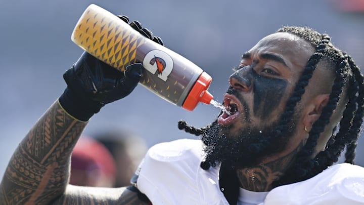 Washington Commanders linebacker Frankie Luvu