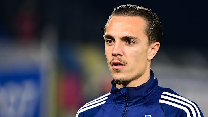 Maxence Caqueret a rejoint le Côme de Cesc Fabregas. 