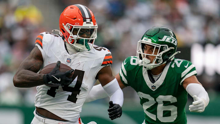 Cleveland Browns tight end Harold Fannin Jr. (44), New York Jets safety Isaiah Oliver (26) Cleveland Browns tight end Harold Fannin Jr. (44), New York Jets safety Isaiah Oliver (26)