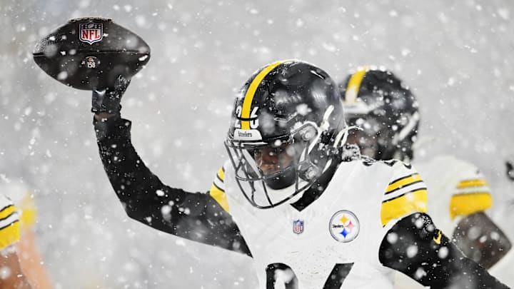 Pittsburgh Steelers cornerback Donte Jackson celebrates an interception.