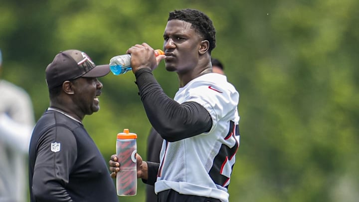 Atlanta Falcons rookie James Pearce Jr. was one of the standouts on the third day of training camp.
