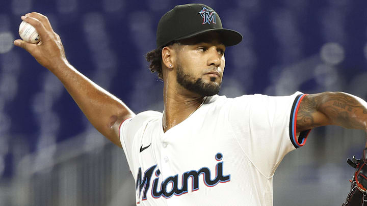Aug 21, 2024; Miami, Florida, USA; Miami Marlins starting pitcher Roddery Munoz (71) pitches against the Arizona Diamondbacks in the first inning at loanDepot Park. Mandatory Credit: Rhona Wise-Imagn Images Aug 21, 2024; Miami, Florida, USA; Miami Marlins starting pitcher Roddery Munoz (71) pitches against the Arizona Diamondbacks in the first inning at loanDepot Park. Mandatory Credit: Rhona Wise-Imagn Images