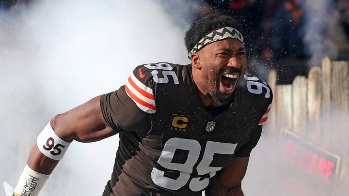 Cleveland Browns defensive end Myles Garrett (95) 