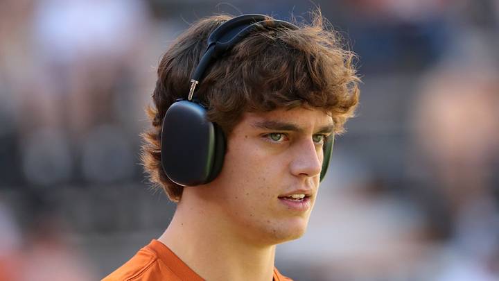 Sep 26, 2026; Knoxville, Tennessee, USA; Texas Longhorns quarterback Arch Manning (16) arrives at Neyland Stadium before the game against the Tennessee Volunteers. Mandatory Credit: Randy Sartin-Imagn Images Sep 26, 2026; Knoxville, Tennessee, USA; Texas Longhorns quarterback Arch Manning (16) arrives at Neyland Stadium before the game against the Tennessee Volunteers. Mandatory Credit: Randy Sartin-Imagn Images