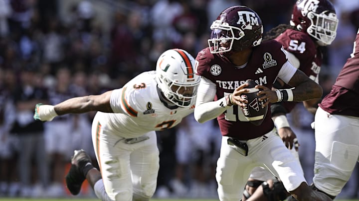 Texas A&M Aggies quarterback Marcel Reed (10) scrambles against Miami Hurricanes defensive lineman Akheem Mesidor (3)
