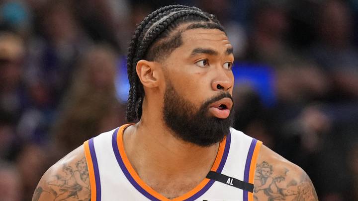 Mar 19, 2025; Phoenix, Arizona, USA; Phoenix Suns center Nick Richards (2) controls the ball against the Chicago Bulls during the second half at PHX Aena. Mandatory Credit: Joe Camporeale-Imagn Images