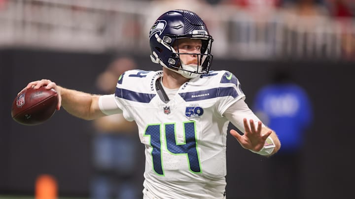 Dec 7, 2025; Atlanta, Georgia, USA; Seattle Seahawks quarterback Sam Darnold (14) throws a pass against the Atlanta Falcons in the third quarter at Mercedes-Benz Stadium. Mandatory Credit: Brett Davis-Imagn Images Dec 7, 2025; Atlanta, Georgia, USA; Seattle Seahawks quarterback Sam Darnold (14) throws a pass against the Atlanta Falcons in the third quarter at Mercedes-Benz Stadium. Mandatory Credit: Brett Davis-Imagn Images