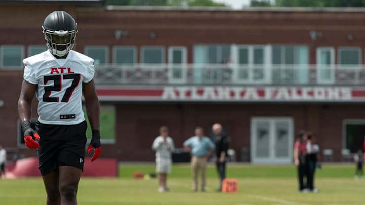 The Atlanta Falcons have lofty expectations for first-round pick James Pearce Jr.