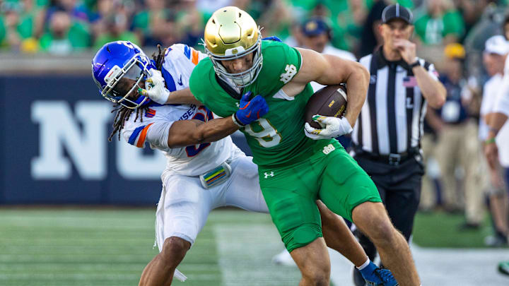 Oct 4, 2025; South Bend, Indiana, USA; Notre Dame Fighting Irish tight end Eli Raridon (9) fights for extra yards against Boise State Broncos defensive back Zion Washington (21) during the second half at Notre Dame Stadium. 