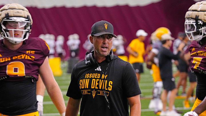 Arizona State tight end coach Jason Mohns talks to the tight ends during a practice at the Verde Dickey Dome in Tempe on Aug. 19, 2025.