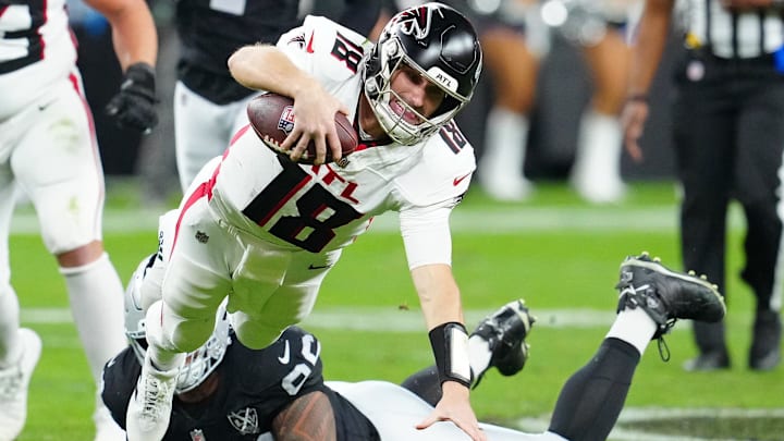 Atlanta Falcons quarterback Kirk Cousins threw an interception in his fifth consecutive game Monday at the Las Vegas Raiders. Atlanta Falcons quarterback Kirk Cousins threw an interception in his fifth consecutive game Monday at the Las Vegas Raiders.
