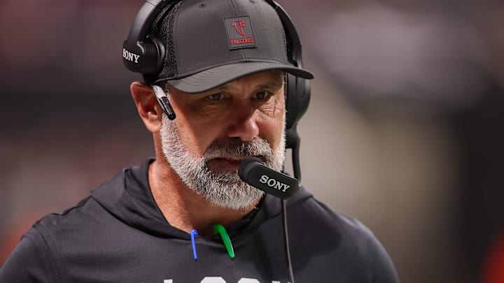 Atlanta Falcons defensive coordinator Jeff Ulbrich on the sideline against the Los Angeles Rams at Mercedes-Benz Stadium. 