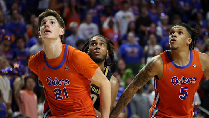 Alex Condon suffered an injury less than a minute into the team's game against Mississippi State. Alex Condon suffered an injury less than a minute into the team's game against Mississippi State.