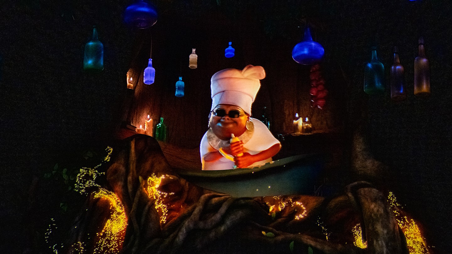 Disney replaces characters with screens (and fans are sick of it!)
