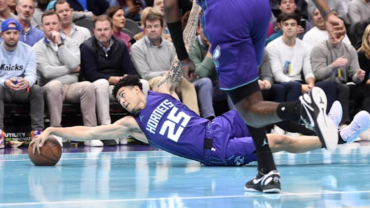 Nov 29, 2024; Charlotte, North Carolina, USA; Charlotte Hornets guard KJ Simpson (25) goes after loose ball during the first half against the New York Knicks at the Spectrum Center. Mandatory Credit: Sam Sharpe-Imagn Images Nov 29, 2024; Charlotte, North Carolina, USA; Charlotte Hornets guard KJ Simpson (25) goes after loose ball during the first half against the New York Knicks at the Spectrum Center. Mandatory Credit: Sam Sharpe-Imagn Images
