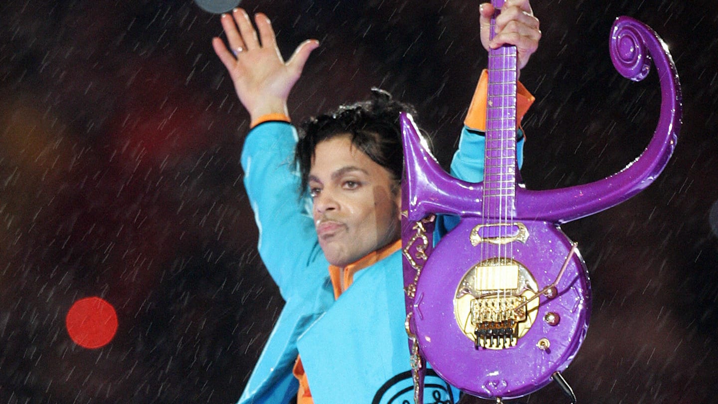 4 Surprising Facts About Prince’s Epic Super Bowl Halftime Show Performance