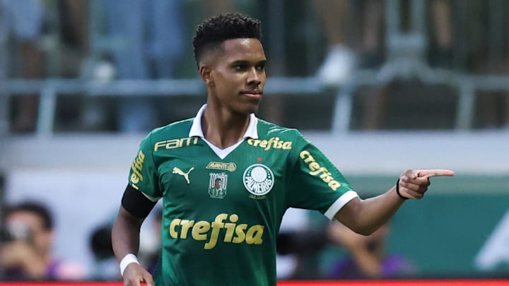 Estêvão é o grande nome do atual elenco alviverde Estêvão é o grande nome do atual elenco alviverde