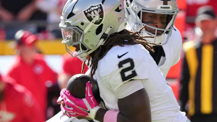 Oct 19, 2025; Kansas City, Missouri, USA; Las Vegas Raiders quarterback Geno Smith (7) hands the ball to Las Vegas Raiders running back Ashton Jeanty (2) against the Kansas City Chiefs during the second quarter of the game at GEHA Field at Arrowhead Stadium. Mandatory Credit: Denny Medley-Imagn Images
