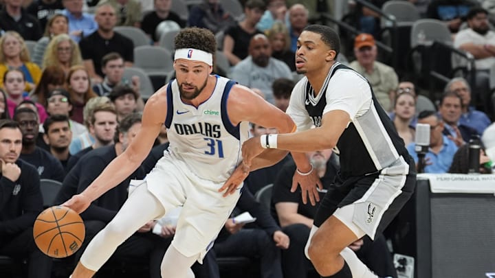 Mar 10, 2025; San Antonio, Texas, USA;  Dallas Mavericks guard Klay Thompson (31) dribbles past San Antonio Spurs forward Keldon Johnson (0) in the second half at Frost Bank Center. Mandatory Credit: Daniel Dunn-Imagn Images