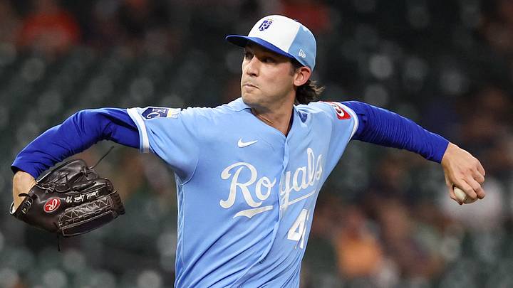 Kansas City Royals starting pitcher Daniel Lynch IV (41) pitches