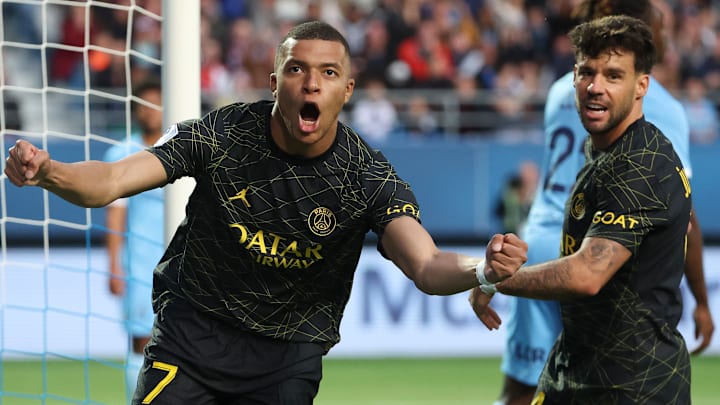 Mbappé et Bernat, anciens coéquipiers au PSG