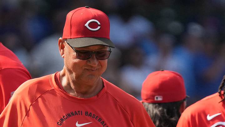 Aug 28, 2026; Chicago, Illinois, USA; Cincinnati Reds manager Terry Francona (77) makes a pitching change against the Chicago Cubs during the seventh inning at Wrigley Field. Mandatory Credit: David Banks-Imagn Images Aug 28, 2026; Chicago, Illinois, USA; Cincinnati Reds manager Terry Francona (77) makes a pitching change against the Chicago Cubs during the seventh inning at Wrigley Field. Mandatory Credit: David Banks-Imagn Images