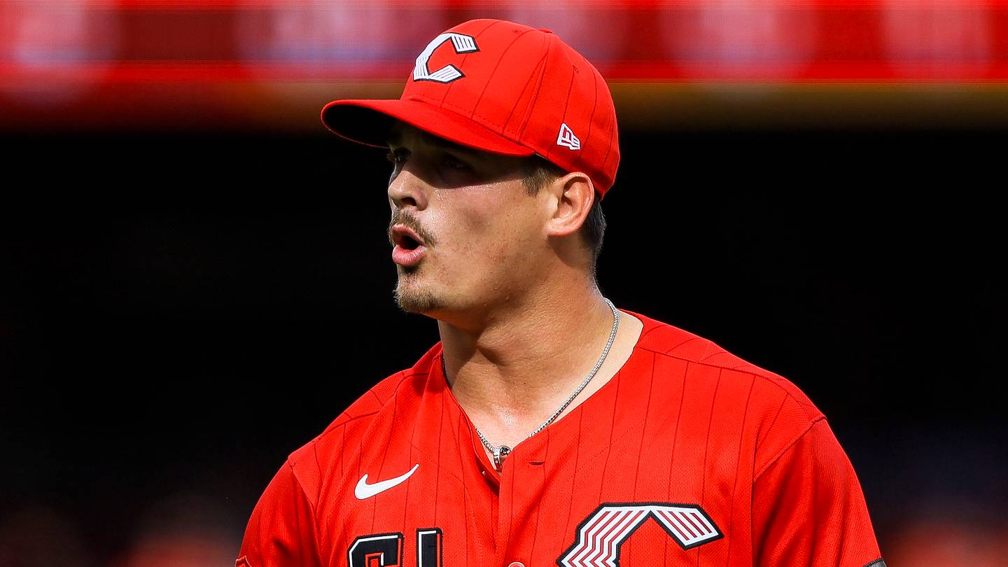 Reds begin sorting through trade deadline fallout with two revealing roster moves