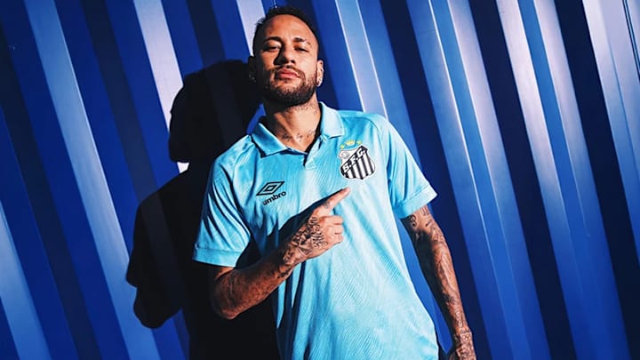 Neymar Jr. in Santos' new third kit.
