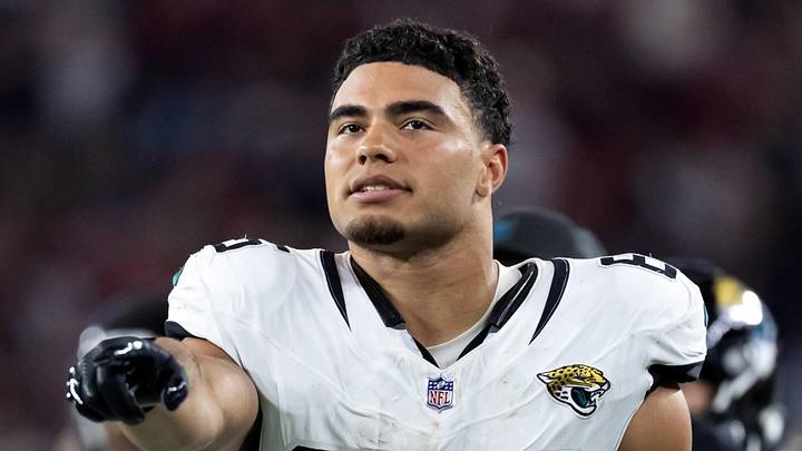 Nov 23, 2025; Glendale, Arizona, USA; Jacksonville Jaguars tight end Brenton Strange (85) against the Arizona Cardinals at State Farm Stadium. 