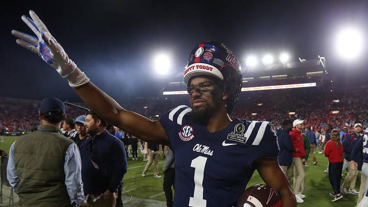 Mississippi Rebels wide receiver De'Zhaun Stribling (1)